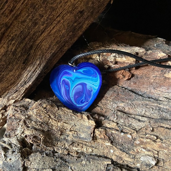 Resin heart necklace - Picture 2 of 3
